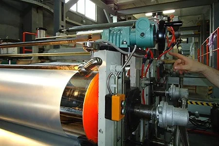 Pemilihan peralatan yang tepat juga menjadi faktor penting dalam proses bending ACP. Terdapat berbagai jenis mesin bending ACP, masing-masing dirancang untuk jenis kelengkungan tertentu.