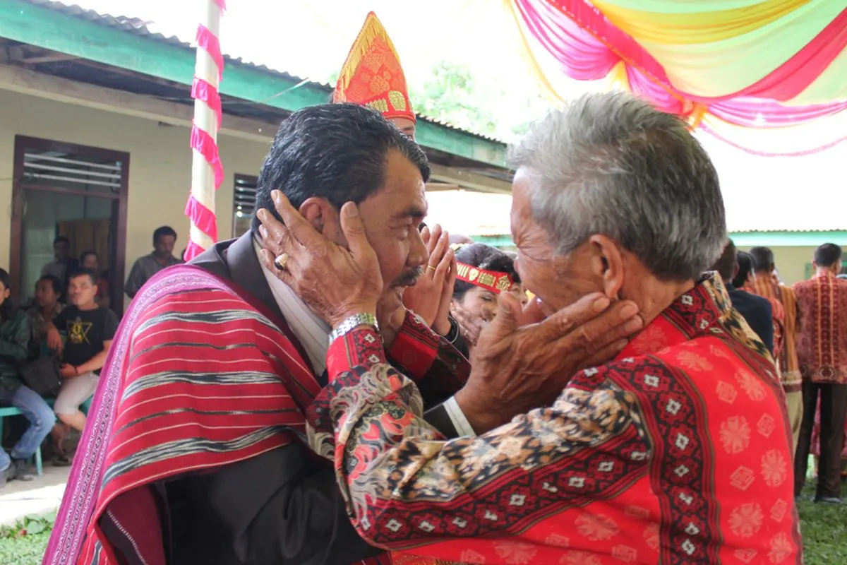 Marga berfungsi sebagai jaringan dukungan sosial yang kuat. Anggota marga biasanya saling membantu dalam berbagai aspek kehidupan, seperti dalam acara adat, memberikan dukungan ekonomi, dan memberikan nasihat serta dukungan moral.