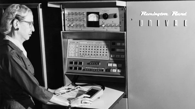 Grace Murray Hopper adalah seorang ilmuwan komputer dan perwira tinggi Angkatan Laut Amerika Serikat yang sangat berpengaruh. Beliau sering disebut sebagai Ibu dari Bahasa Pemrograman